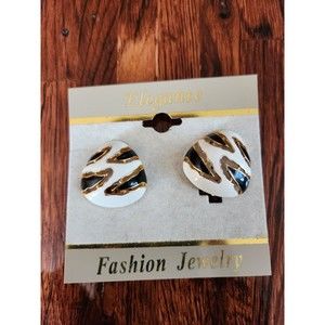 Vintage Elegante Clip-On Earrings White Black Enamel Goldtone Fashion Jewelry